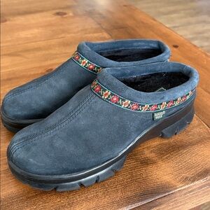 Daniel Green Women's Navy leather  slip on clog shoe 9